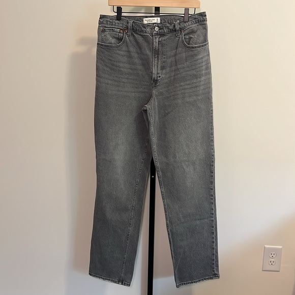 Abercrombie & Fitch 90’s Ultra High Rise Light Gray Jeans, Size 31 - Picture 6 of 8